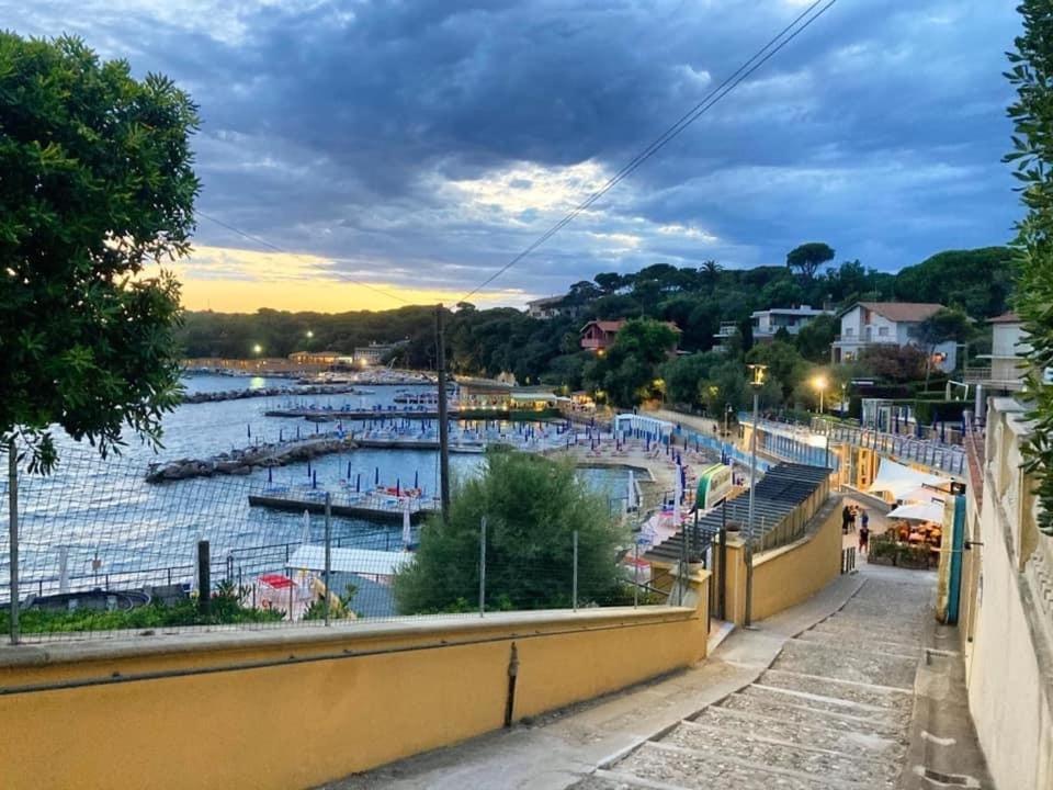 Appartamenti Fronte Mare Castiglioncello Exteriör bild