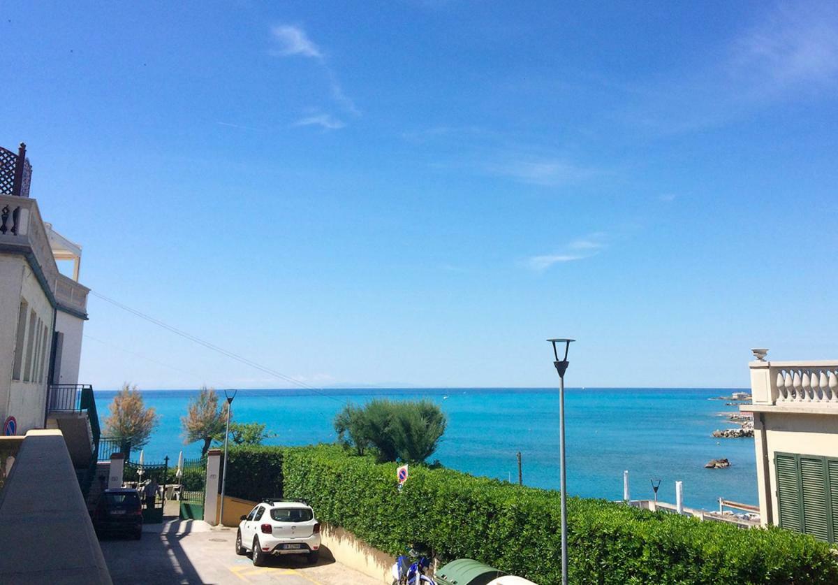 Appartamenti Fronte Mare Castiglioncello Exteriör bild